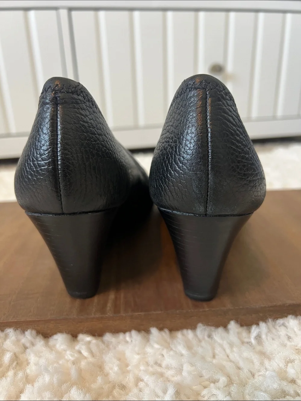 Tory Burch Sally Wedge Peep Toe 8m Black Pebbled Leather Pump